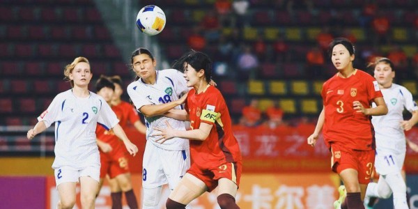 2-1！4-0！女足亚洲杯：四强已出其二，中国女足险胜，挑战日本队
